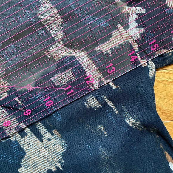 Lined-Sheer Print Top - Picture 5 of 7